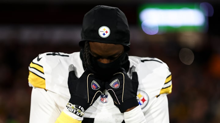 Pittsburgh Steelers v Cleveland Browns
