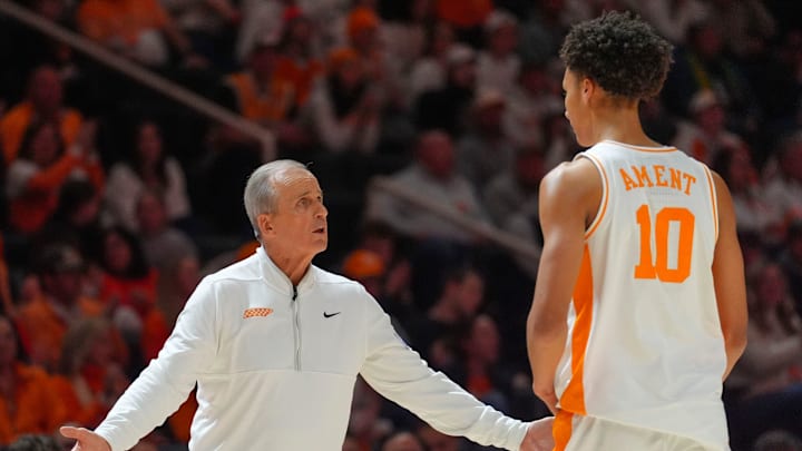 Tennessee coach Rick Barnes talks to Tennessee forward Nate Ament (10) during a NCAA basketball game between the Tennessee Volunteers and Auburn Tigers at Thompson-Boling Arena at Food City Center in Knoxville, Tenn., on Jan. 31, 2026.