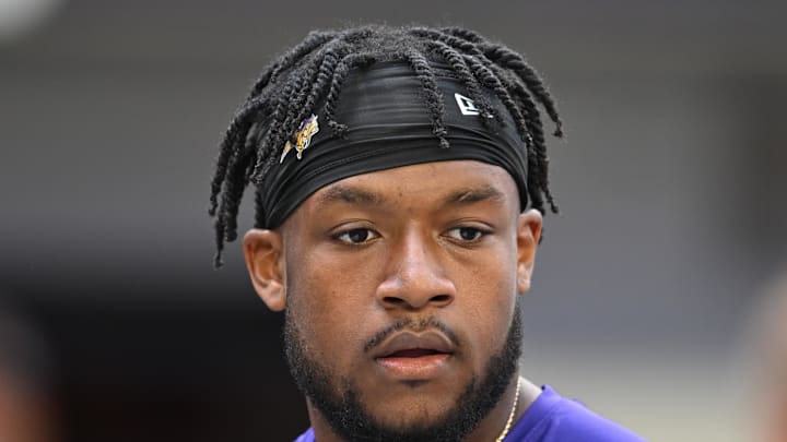 Former Minnesota Vikings linebacker D.J. Wonnum (98) looks on before the game against the Detroit Lions at U.S. Bank Stadium. Mandatory Credit: Jeffrey Becker-Imagn Images
