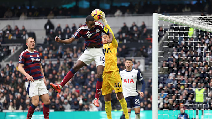 Brandon Austin catches a cross