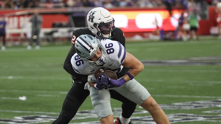 Nov 2, 2024; Houston, Texas, USA; Kansas State Wildcats tight end Garrett Oakley (86) is tackled by Houston Cougars defensive back A.J. Haulcy (2) in the second quarter at TDECU Stadium. Mandatory Credit: Thomas B. Shea-Imagn Images Nov 2, 2024; Houston, Texas, USA; Kansas State Wildcats tight end Garrett Oakley (86) is tackled by Houston Cougars defensive back A.J. Haulcy (2) in the second quarter at TDECU Stadium. Mandatory Credit: Thomas B. Shea-Imagn Images