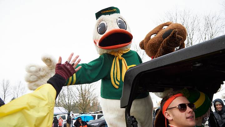 Nov 27, 2021; Eugene, Oregon, USA; Oregon Ducks and Oregon State Beavers fans are treated to high-fives by team mascots before a game at Autzen Stadium. Mandatory Credit: Troy Wayrynen-USA TODAY Sports Nov 27, 2021; Eugene, Oregon, USA; Oregon Ducks and Oregon State Beavers fans are treated to high-fives by team mascots before a game at Autzen Stadium. Mandatory Credit: Troy Wayrynen-USA TODAY Sports