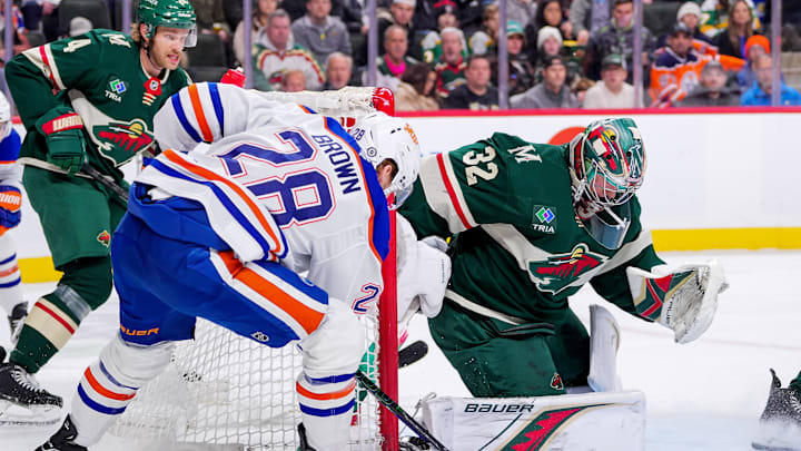 Edmonton Oilers right wing Connor Brown (28)