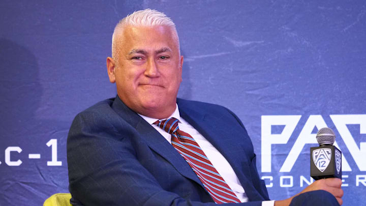 Oct 13, 2021; San Francisco, CA, USA; Oregon State Beavers head coach Wayne Tinkle smirks as he addresses the media and last year s preseason ranking during Pac-12 men s basketball media day. Mandatory Credit: Kelley L Cox-Imagn Images Oct 13, 2021; San Francisco, CA, USA; Oregon State Beavers head coach Wayne Tinkle smirks as he addresses the media and last year s preseason ranking during Pac-12 men s basketball media day. Mandatory Credit: Kelley L Cox-Imagn Images