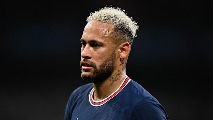 Neymar a activé la clause lui permettant de prolonger d'une saison automatiquement.