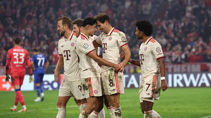 FC Bayern players celebrate Leon Goretzka's goal against Dinamo Zagreb 
