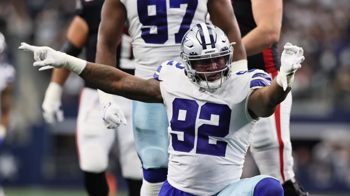 Nov 14, 2021; Arlington, Texas, USA; Dallas Cowboys defensive end Dorance Armstrong (92) celebrates his second quarter sack against Atlanta Falcons quarterback Matt Ryan (2) at AT&T Stadium. Mandatory Credit: Matthew Emmons-USA TODAY Sports Nov 14, 2021; Arlington, Texas, USA; Dallas Cowboys defensive end Dorance Armstrong (92) celebrates his second quarter sack against Atlanta Falcons quarterback Matt Ryan (2) at AT&T Stadium. Mandatory Credit: Matthew Emmons-USA TODAY Sports