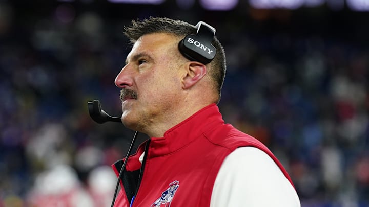 Dec 1, 2025; Foxborough, Massachusetts, USA; New England Patriots head coach Mike Vrabel watches from the sideline during the fourth quarter against the New York Giants at Gillette Stadium. Mandatory Credit: David Butler II-Imagn Images Dec 1, 2025; Foxborough, Massachusetts, USA; New England Patriots head coach Mike Vrabel watches from the sideline during the fourth quarter against the New York Giants at Gillette Stadium. Mandatory Credit: David Butler II-Imagn Images