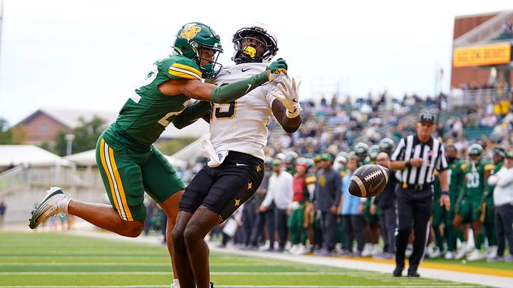 Nov 1, 2025; Waco, Texas, USA; Baylor Bears cornerback Reggie Bush (22) breaks up the pass to UCF Knights wide receiver Waden Charles (19) Nov 1, 2025; Waco, Texas, USA; Baylor Bears cornerback Reggie Bush (22) breaks up the pass to UCF Knights wide receiver Waden Charles (19)