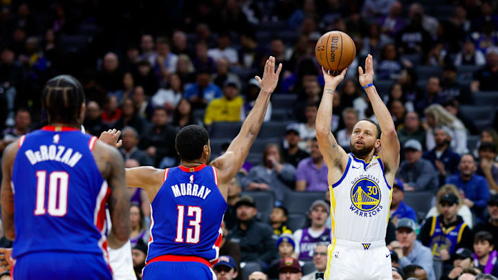 Golden State Warriors guard Stephen Curry (30) shoots the ball against Sacramento Kings forward Keegan Murray (13) during the third fourth quarter at Golden 1 Center. Mandatory Credit: Sergio Estrada-Imagn Images Golden State Warriors guard Stephen Curry (30) shoots the ball against Sacramento Kings forward Keegan Murray (13) during the third fourth quarter at Golden 1 Center. Mandatory Credit: Sergio Estrada-Imagn Images