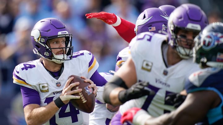 Minnesota Vikings quarterback Sam Darnold tries to find a receiver during the first quarter at Nissan Stadium.