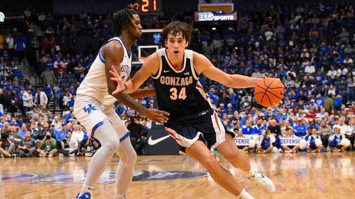 Dec 5, 2025; Nashville, TN, USA; Gonzaga Bulldogs forward Braden Huff (34) drives to the basket past Kentucky Wildcats guard Jasper Johnson (2) during the second half at Bridgestone Arena. Dec 5, 2025; Nashville, TN, USA; Gonzaga Bulldogs forward Braden Huff (34) drives to the basket past Kentucky Wildcats guard Jasper Johnson (2) during the second half at Bridgestone Arena.