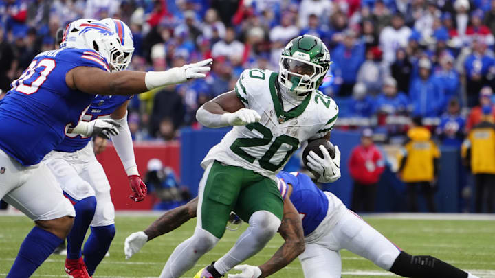 Dec 29, 2024; Orchard Park, New York, USA; New York Jets running back Breece Hall (20) runs with the ball against the Buffalo Bills during the second half at Highmark Stadium. Mandatory Credit: Gregory Fisher-Imagn Images Dec 29, 2024; Orchard Park, New York, USA; New York Jets running back Breece Hall (20) runs with the ball against the Buffalo Bills during the second half at Highmark Stadium. Mandatory Credit: Gregory Fisher-Imagn Images
