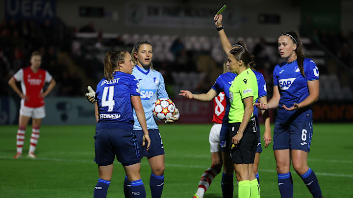 Michaela Specht (links)