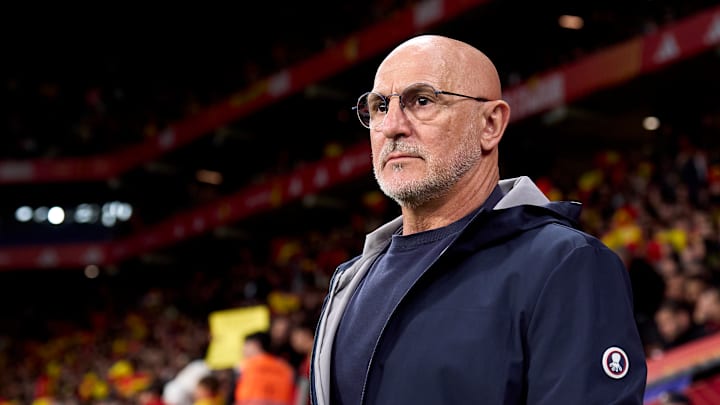 Luis de la Fuente reaccionó a los cánticos en el Cornellá