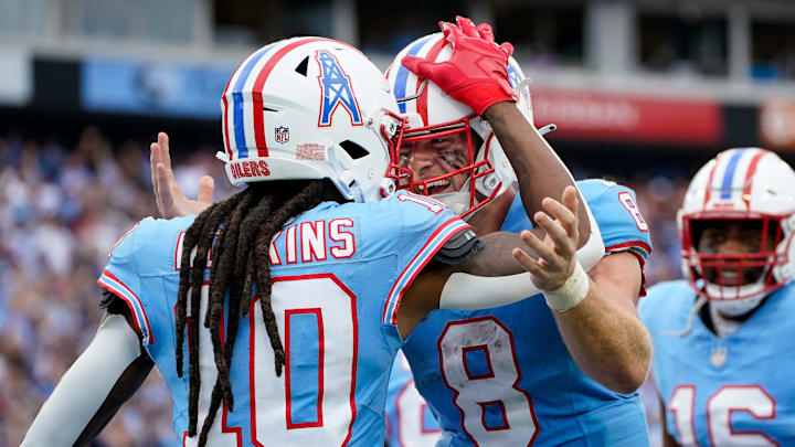 Tennessee Titans wide receiver DeAndre Hopkins (10) celebrates his touchdown against the Atlanta