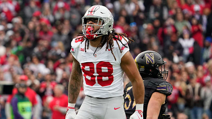 Ohio State Buckeyes tight end Gee Scott Jr. (88) celebrates a catch in front of Northwestern Wildcats linebacker Greyson Metz (57) during the first half of the NCAA football game at Wrigley Field in Chicago on Saturday, Nov. 16, 2024.