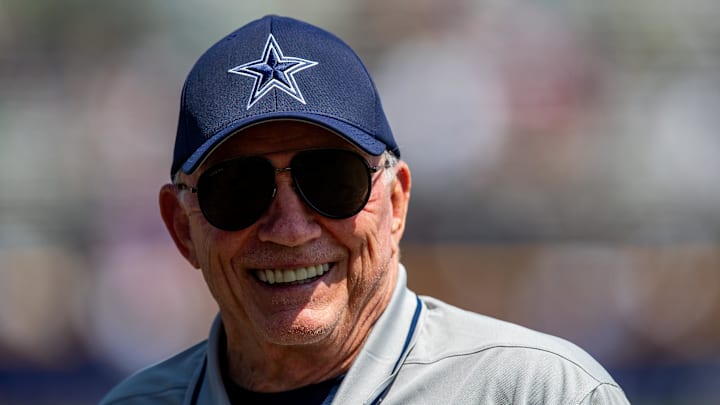 Jul 31, 2023; Oxnard, CA, USA; Dallas Cowboys owner Jerry Jones during training camp at the Marriott Residence Inn-River Ridge playing fields. Mandatory Credit: Jason Parkhurst-Imagn Images