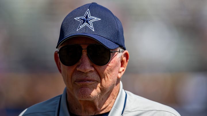 Jul 31, 2023; Oxnard, CA, USA; Dallas Cowboys owner Jerry Jones during training camp at the Marriott