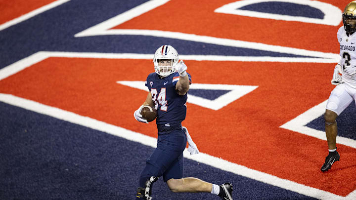 Oct 1, 2022; Tucson, Arizona, USA; Arizona Wildcats tight end football Tanner McLachlan (84) scores