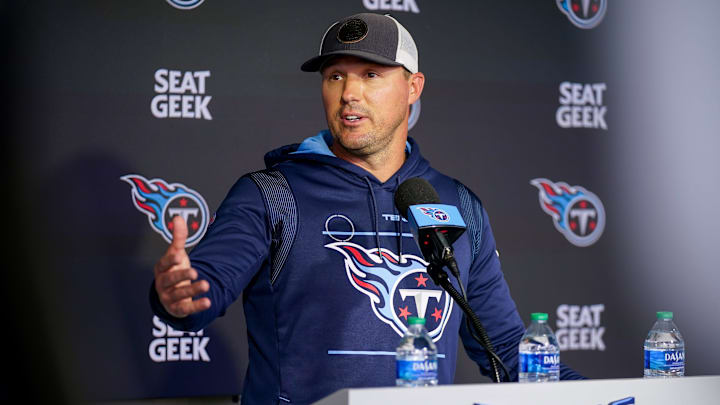 Special teams coach Craig Aukerman