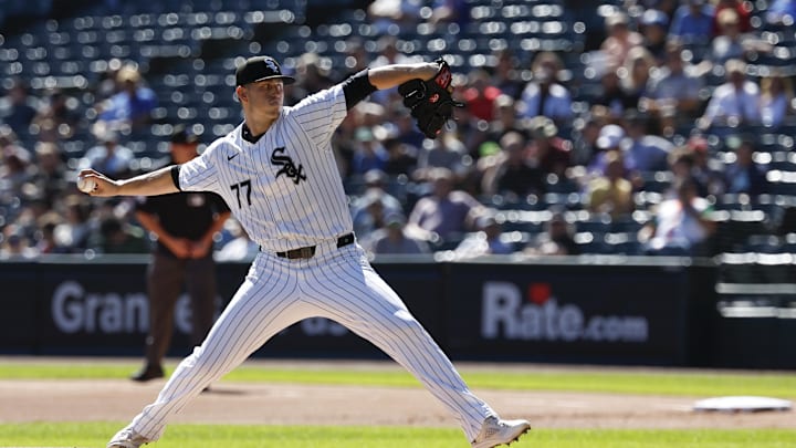 Sep 26, 2024; Chicago, Illinois, USA; Chicago White Sox starting pitcher Chris Flexen (77) delivers a pitch against the Los Angeles Angels during the first inning at Guaranteed Rate Field. Mandatory Credit: Kamil Krzaczynski-Imagn Images Sep 26, 2024; Chicago, Illinois, USA; Chicago White Sox starting pitcher Chris Flexen (77) delivers a pitch against the Los Angeles Angels during the first inning at Guaranteed Rate Field. Mandatory Credit: Kamil Krzaczynski-Imagn Images