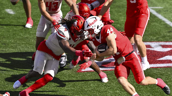 Oct 18, 2025; Houston, Texas, USA; Arizona Wildcats linebacker Max Harris (4) tackles Houston Cougars running back Dean Connors (44) during the first quarter at TDECU Stadium. Mandatory Credit: Maria Lysaker-Imagn Images 
