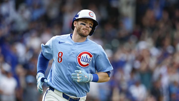 Ian Happ and the Cubs are home favorites against the Phillies.