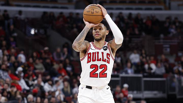 Feb 19, 2026; Chicago, Illinois, USA; Chicago Bulls guard Anfernee Simons (22) shoots against the Toronto Raptors during the second half at United Center. Mandatory Credit: Kamil Krzaczynski-Imagn Images Feb 19, 2026; Chicago, Illinois, USA; Chicago Bulls guard Anfernee Simons (22) shoots against the Toronto Raptors during the second half at United Center. Mandatory Credit: Kamil Krzaczynski-Imagn Images