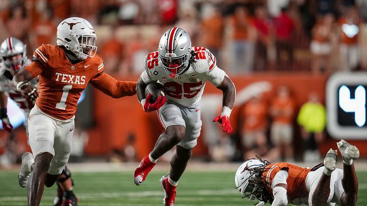 Ohio State Buckeyes running back Bo Jackson (25) runs past Texas Longhorns defensive end Colin Simmons (1) during the NCAA football game at Darrell K Royal–Texas Memorial Stadium in Austin, Texas on Sept. 12, 2026.