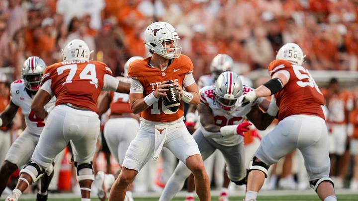 Texas Longhorns quarterback Arch Manning (16) 