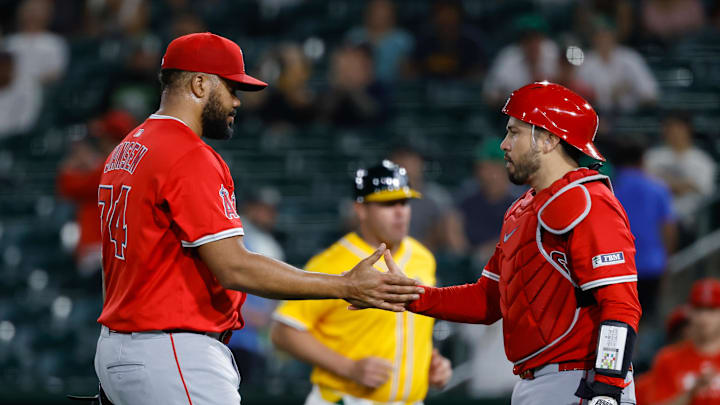 May 20, 2025; West Sacramento, California, USA; Los Angeles Angels pitcher Kenley Jansen (74) and catcher Travis d'Arnaud (25) shake hands after the game against the Athletics at Sutter Health Park. Mandatory Credit: Sergio Estrada-Imagn Images May 20, 2025; West Sacramento, California, USA; Los Angeles Angels pitcher Kenley Jansen (74) and catcher Travis d'Arnaud (25) shake hands after the game against the Athletics at Sutter Health Park. Mandatory Credit: Sergio Estrada-Imagn Images