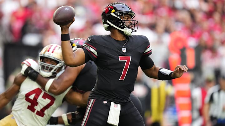 Arizona Cardinals quarterback Jacoby Brissett (7) throws the ball against the San Francisco 49ers at State Farm Stadium in Glendale on Nov. 16, 2025.