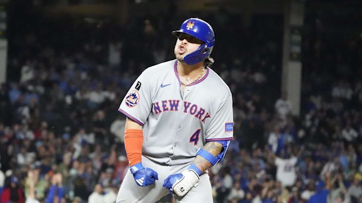Sep 23, 2025; Chicago, Illinois, USA; New York Mets catcher Francisco Alvarez (4) gestures to the dugout after hitting a two-run home run against the Chicago Cubs during the eighth inning at Wrigley Field. Mandatory Credit: David Banks-Imagn Images Sep 23, 2025; Chicago, Illinois, USA; New York Mets catcher Francisco Alvarez (4) gestures to the dugout after hitting a two-run home run against the Chicago Cubs during the eighth inning at Wrigley Field. Mandatory Credit: David Banks-Imagn Images
