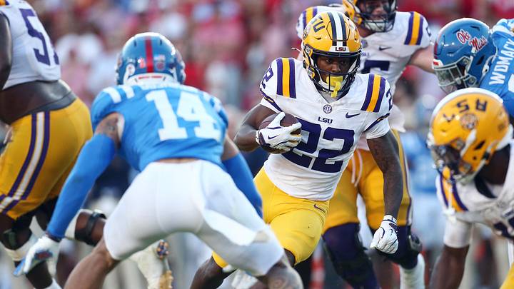 Harlem Berry runs the ball in a 2025 game against Ole Miss