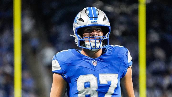 Detroit Lions tight end Sam LaPorta (87) warms up ahead of the Cleveland Browns game at Ford Field in Detroit on Sunday, Sept. 28, 2025. Detroit Lions tight end Sam LaPorta (87) warms up ahead of the Cleveland Browns game at Ford Field in Detroit on Sunday, Sept. 28, 2025.