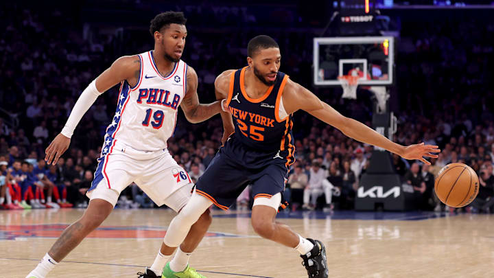 Feb 26, 2025; New York, New York, USA; New York Knicks forward Mikal Bridges (25) fights for the ball against Philadelphia 76ers forward Justin Edwards (19) during the first quarter at Madison Square Garden. Mandatory Credit: Brad Penner-Imagn Images Feb 26, 2025; New York, New York, USA; New York Knicks forward Mikal Bridges (25) fights for the ball against Philadelphia 76ers forward Justin Edwards (19) during the first quarter at Madison Square Garden. Mandatory Credit: Brad Penner-Imagn Images