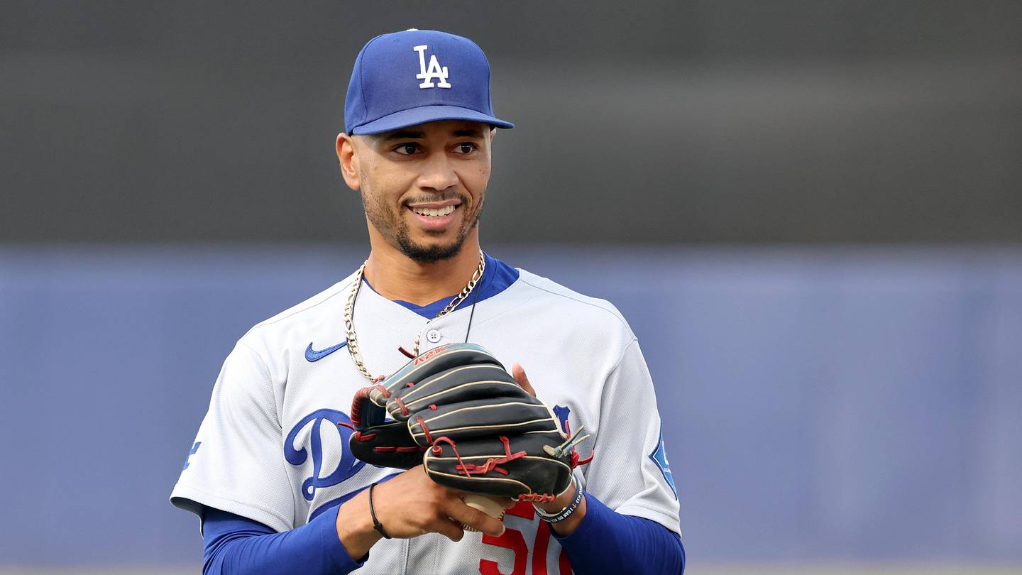 Dave Roberts Still 'Mulling' Over Dodgers Lineup Order