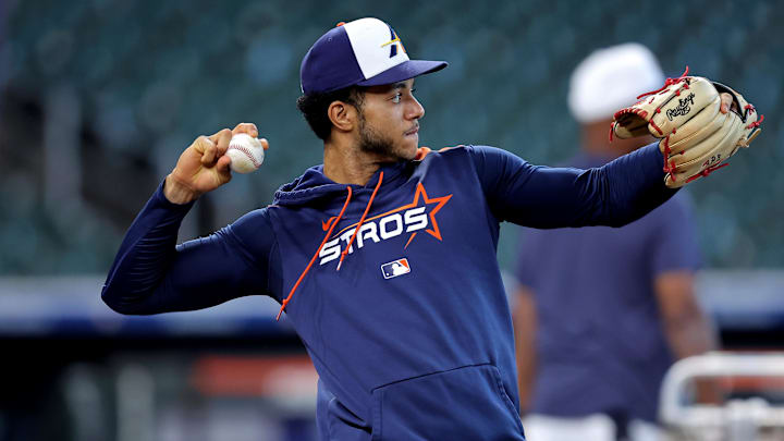 Houston Astros shortstop Jeremy Pena (3) warms up Houston Astros shortstop Jeremy Pena (3) warms up