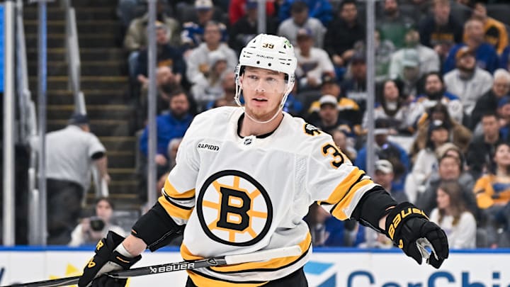 NHL: DEC 09 Bruins at Blues NHL: DEC 09 Bruins at Blues