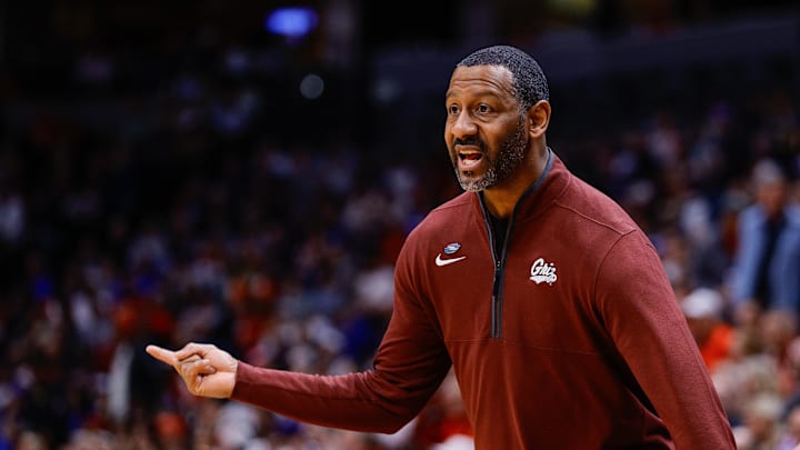 Montana Grizzlies head coach Travis DeCuire Montana Grizzlies head coach Travis DeCuire