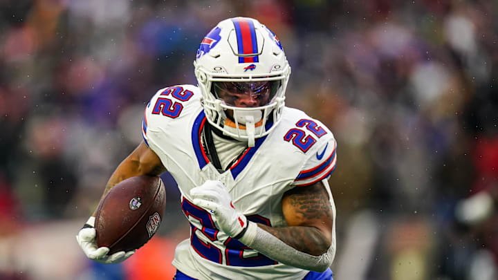 Dec 14, 2025; Foxborough, Massachusetts, USA; Buffalo Bills running back Ray Davis (22) runs the ball against the New England Patriots Dec 14, 2025; Foxborough, Massachusetts, USA; Buffalo Bills running back Ray Davis (22) runs the ball against the New England Patriots