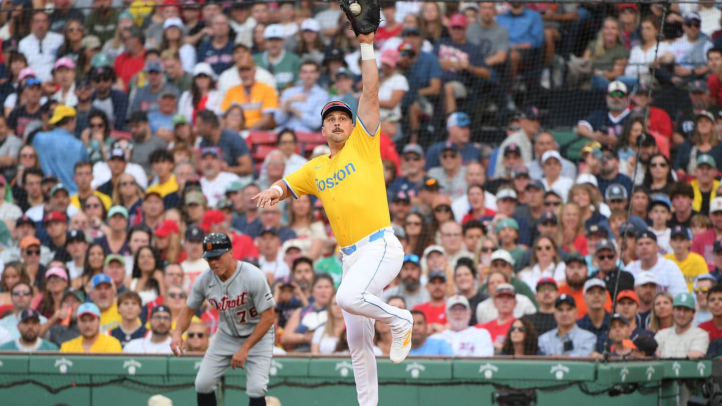 Cincinnati Reds Sign Veteran Infielder to Minor League Deal