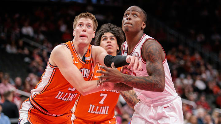 Nov 28, 2024; Kansas City, Missouri, USA; Illinois Fighting Illini forward Ben Humrichous (3) boxes out Arkansas Razorbacks guard Boogie Fland (2) during the second half at T-Mobile Center. Mandatory Credit: William Purnell-Imagn Images