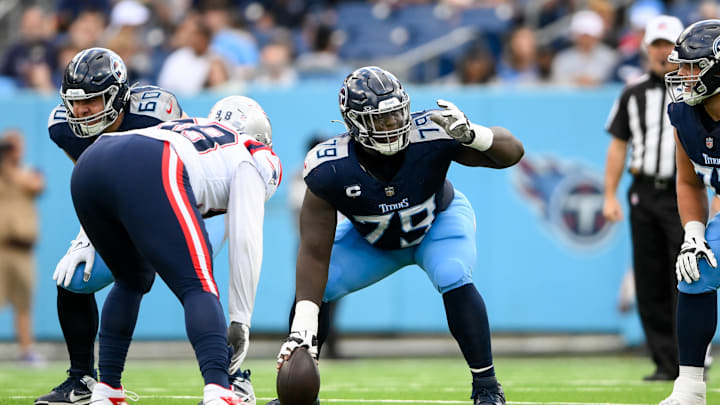 Tennessee Titans center Lloyd Cushenberry III calls out the audible against the New England Patriots. Mandatory Credit: Steve Roberts-Imagn Images
