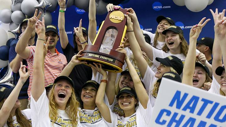 Mar 19, 2022; Atlanta, Georgia, USA; The Virginia Cavaliers women’s swim team celebrates after winning the national championship at the NCAA Swimming & Diving Championships at Georgia Tech. Mandatory Credit: Brett Davis-USA TODAY Sports Mar 19, 2022; Atlanta, Georgia, USA; The Virginia Cavaliers women’s swim team celebrates after winning the national championship at the NCAA Swimming & Diving Championships at Georgia Tech. Mandatory Credit: Brett Davis-USA TODAY Sports