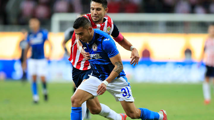Chivas y Cruz Azul protagonizan uno de los grandes clásicos del fútbol mexicano