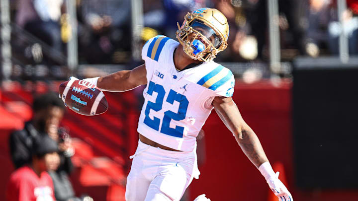 Oct 19, 2024; Piscataway, New Jersey, USA; UCLA Bruins running back Keegan Jones (22) scores a receiving touchdown during the second half against the Rutgers Scarlet Knights at SHI Stadium. Mandatory Credit: Vincent Carchietta-Imagn Images Oct 19, 2024; Piscataway, New Jersey, USA; UCLA Bruins running back Keegan Jones (22) scores a receiving touchdown during the second half against the Rutgers Scarlet Knights at SHI Stadium. Mandatory Credit: Vincent Carchietta-Imagn Images