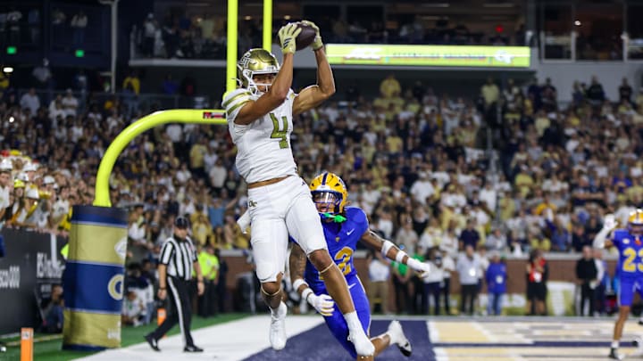 Nov 22, 2025; Atlanta, Georgia, USA; Georgia Tech Yellow Jackets wide receiver Isiah Canion (4) catches a touchdown pass against the Pittsburgh Panthers in the fourth quarter at Bobby Dodd Stadium at Hyundai Field. Mandatory Credit: Brett Davis-Imagn Images