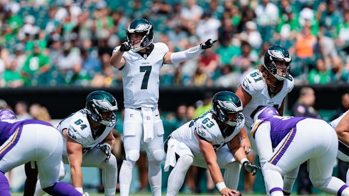 Aug 24, 2024; Philadelphia, Pennsylvania, USA; Philadelphia Eagles quarterback Kenny Pickett (7) gestures before the snap during the first quarter against the Minnesota Vikings at Lincoln Financial Field. Mandatory Credit: Caean Couto-Imagn Images